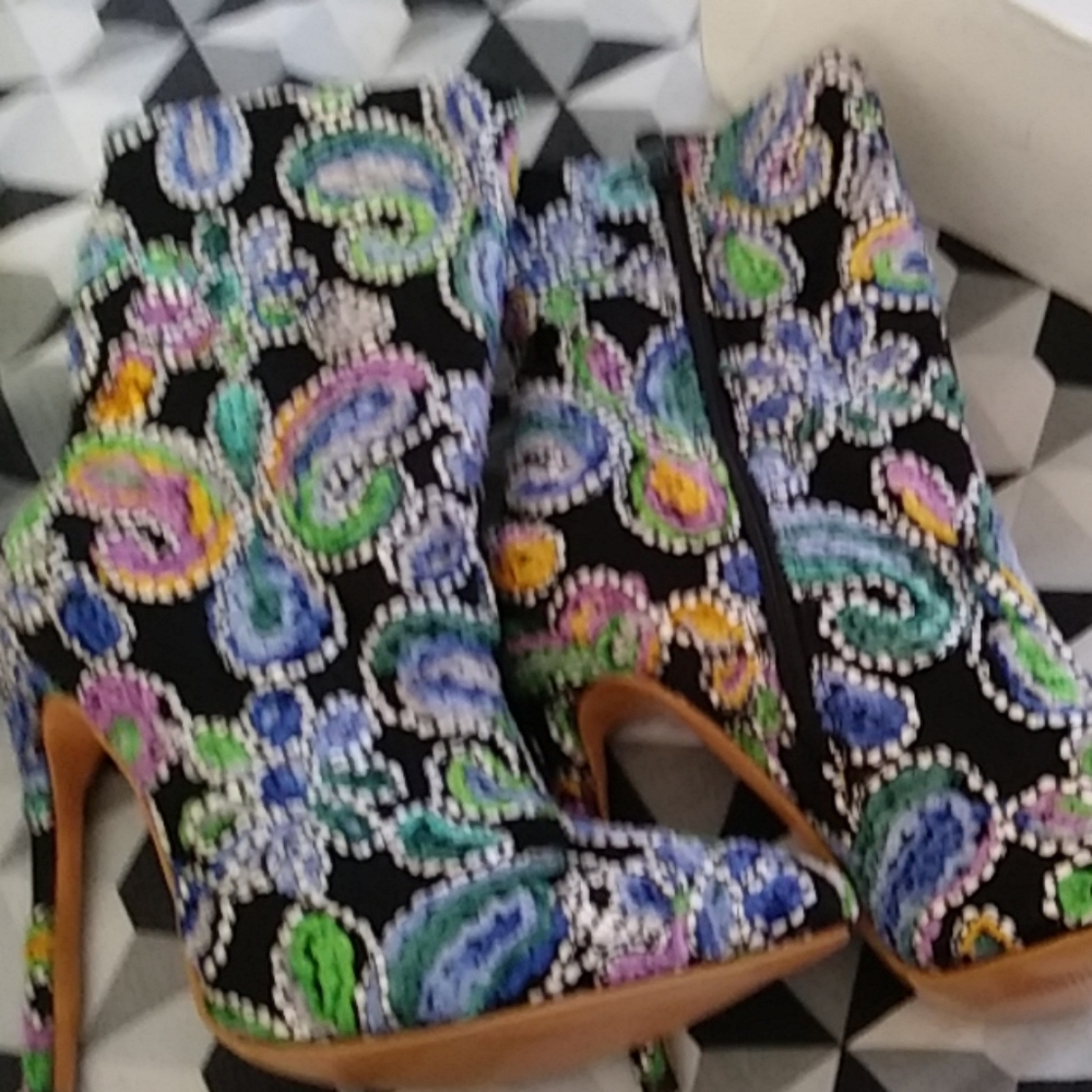 Shoes - Picture 2 of 2
